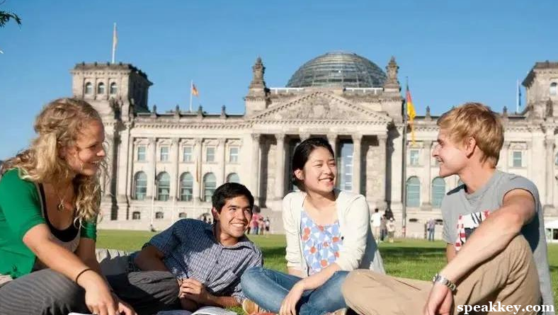 去德国留学是语校转工签好还是在国内直接找中介好啊？