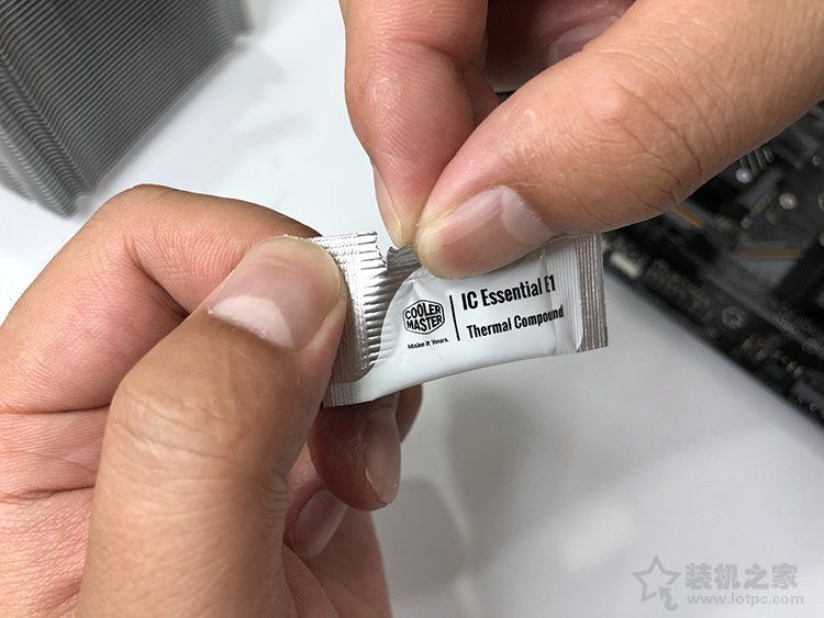 电脑散热器怎么装回去（手把手教你安装电脑散热器） 散热器安装