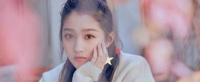 请问老舍和关晓彤是什么关系？ 老舍和关晓彤是什么关系